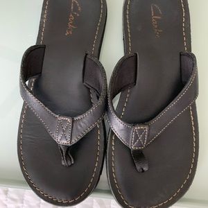 Women’s Clark’s leather flip flops